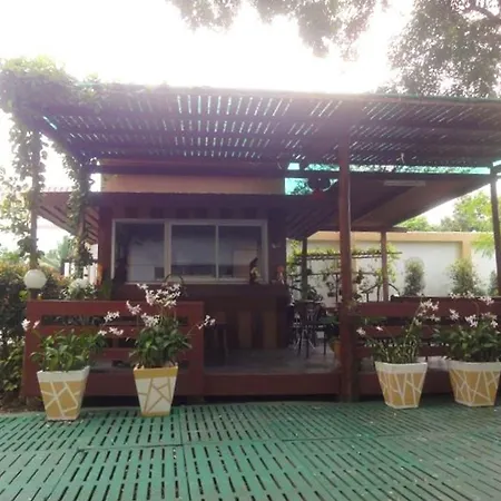 โคโคนัท โฮม รีสอร์ต