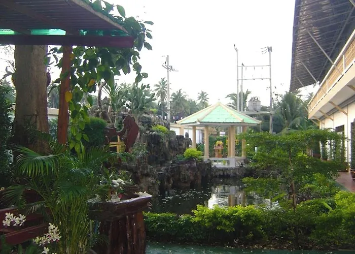 Coconut 3* ดำเนินสะดวก